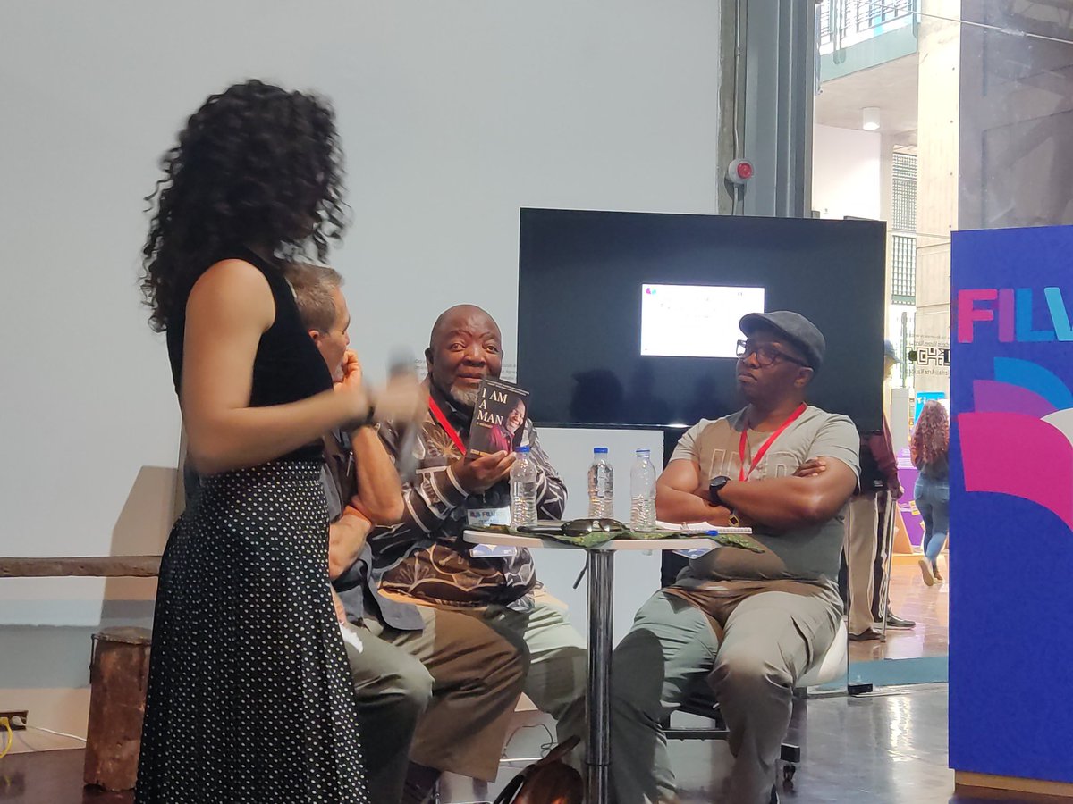 Dayonmoiz's tweet photo. La delegación de #Sudafrica, país invitado a la @filven_cultura nos cuenta la repatriación de la obra literaria de los autores #JeremiahMockofetMaketa y #SabataPaul  a sus  idiomas originarios.
Esto forma parte de un proceso de transformación y empoderamiento del país https://t.co/kMYcXttxOU