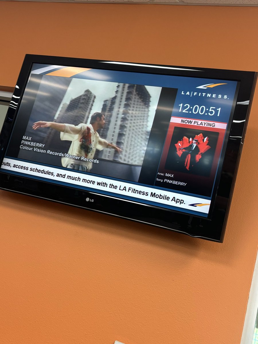 KruseAmanda's tweet photo. Spotted at the gym 😍😍 @MAXMusic @LAFitness https://t.co/SA3stWRqZe
