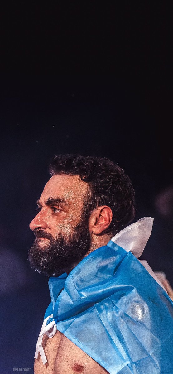 SantiHourcadee's tweet photo. Cuando presentan a un peleador, mi corazón solo quiere verlo entrar a él💔...

 ¿EN QUE MOMENTO PELEA EL CAMPEON DEL PUEBLO?

@robergalati  @IbaiLlanos

 #LaVeladaDelAñoIV https://t.co/Qc888DLniD