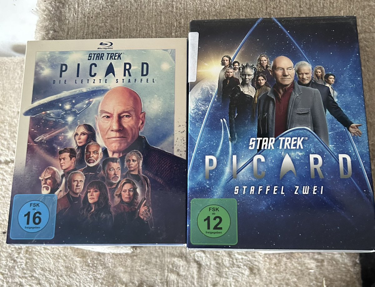 DianaStr40's tweet photo. As I unknowingly had contact with someone who has corona on Thursday I went into quarantine as a precaution. I am still symptom-free. Please keep your fingers crossed that it stays that way.  And to relax  i watch Star Trek Picard with @JeriLRyan  😃 https://t.co/1YXigMYm1E