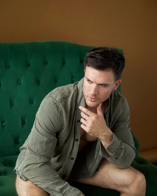 What are you all up to this weekend https://t.co/aitmMSsLU5