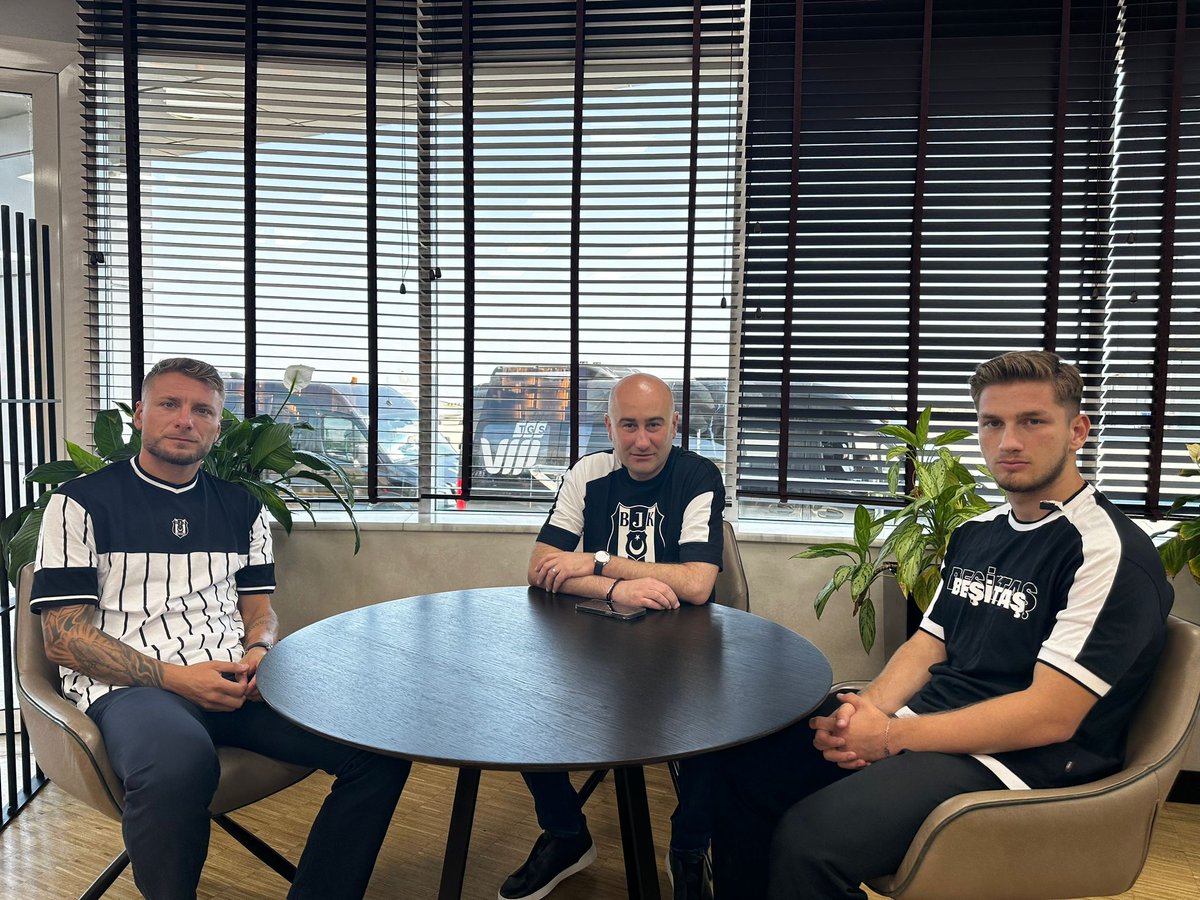 İkinci Başkanımız Hüseyin Yücel, Ciro Immobile ve Semih Kılıçsoy, kendilerini Slovenya kampına götürecek uçağı bekliyorlar.