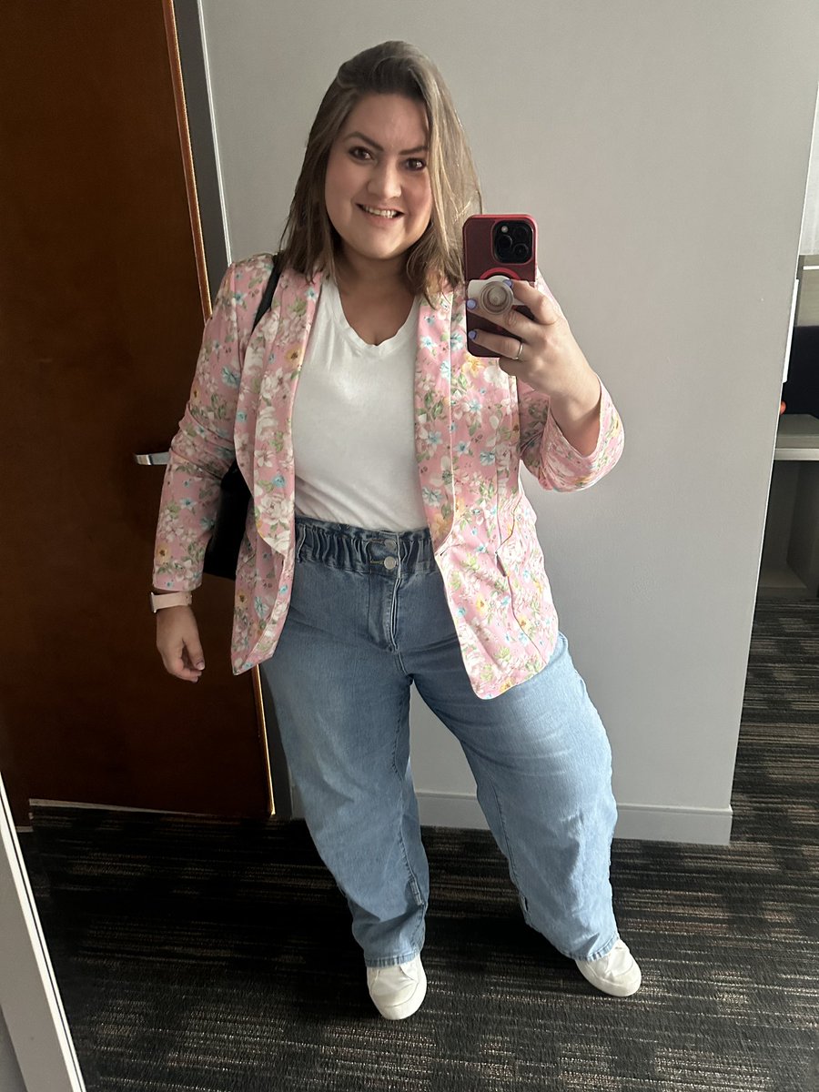 Happy Friday!! If you are still at #NAHJ2024 I would love to connect! <a href="/NAHJ/">NAHJ</a>