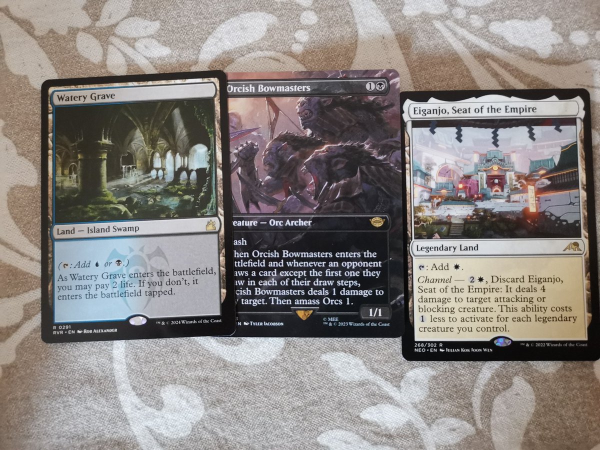 Voy a comprqe un sobre de el señor de los anillos de edición, uno de ravnica remastered y otro de kamikawa a ver que sale 🤣