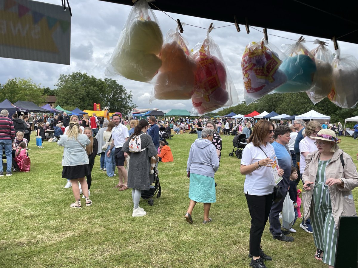 Great turnout for ⁦<a href="/hospicestclare/">St Clare Hospice</a>⁩ fete today ❤️❤️❤️