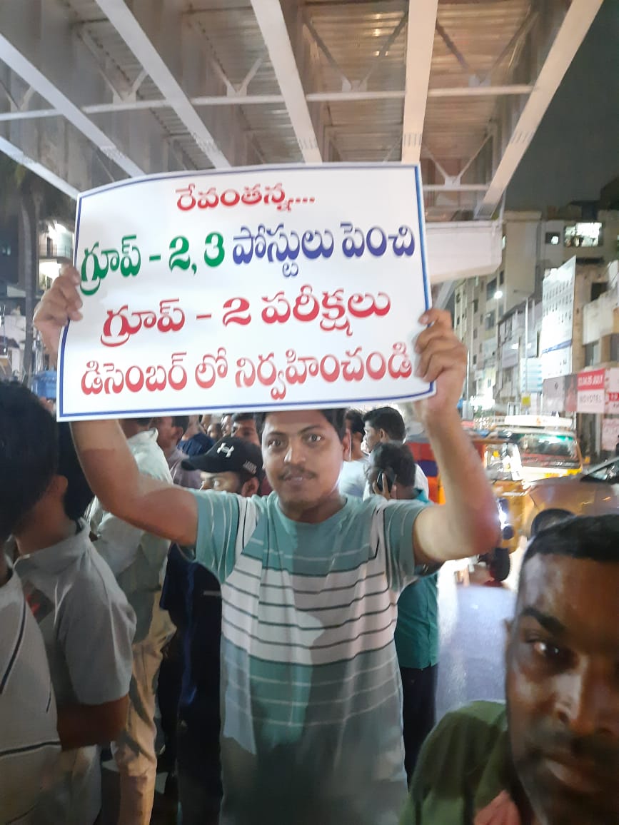 kavitha16081990's tweet photo. @TeluguScribe Only Group 2 asparents chesthuna rally meeru divert cheyakandi https://t.co/mIHE9Bmoka