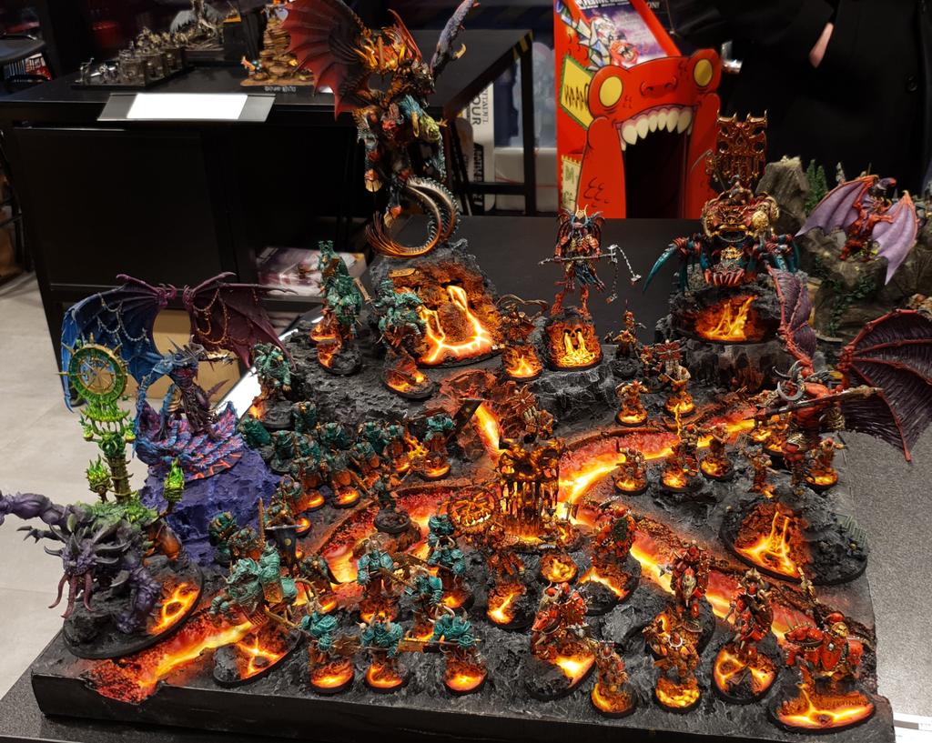 Sitting 2500 km away from my hobby station, my armies, and my gaming buddies, so the #newaos FOMO is strong... Have I ever told you about the time I set a Warhammer store on fire? #armiesonparade #ageofsigmar #warhammercommunity