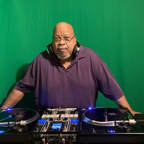 DJ CARTERBOY ON LIVE RIGHT NOW ON
QUICKTIMERADIO.COM