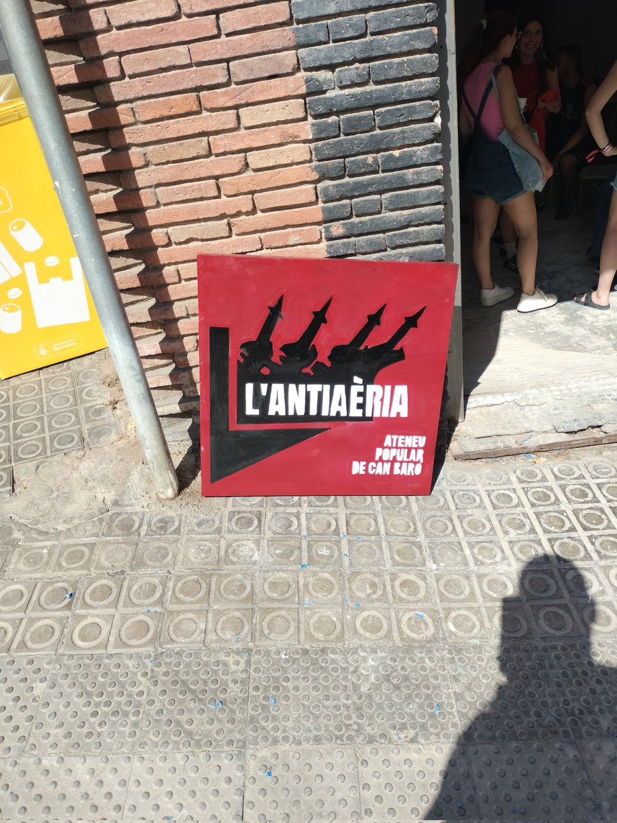ConsellVeinalTR's tweet photo. @laiabonetrull @pscbarcelona Avui, per altra banda, està sent dia de celebració als Tres Turons: s'estrena el nou Ateneu Popular de Can Baró, l'Antiaèria! Al carrer França, 46 https://t.co/UAWBllfVWm