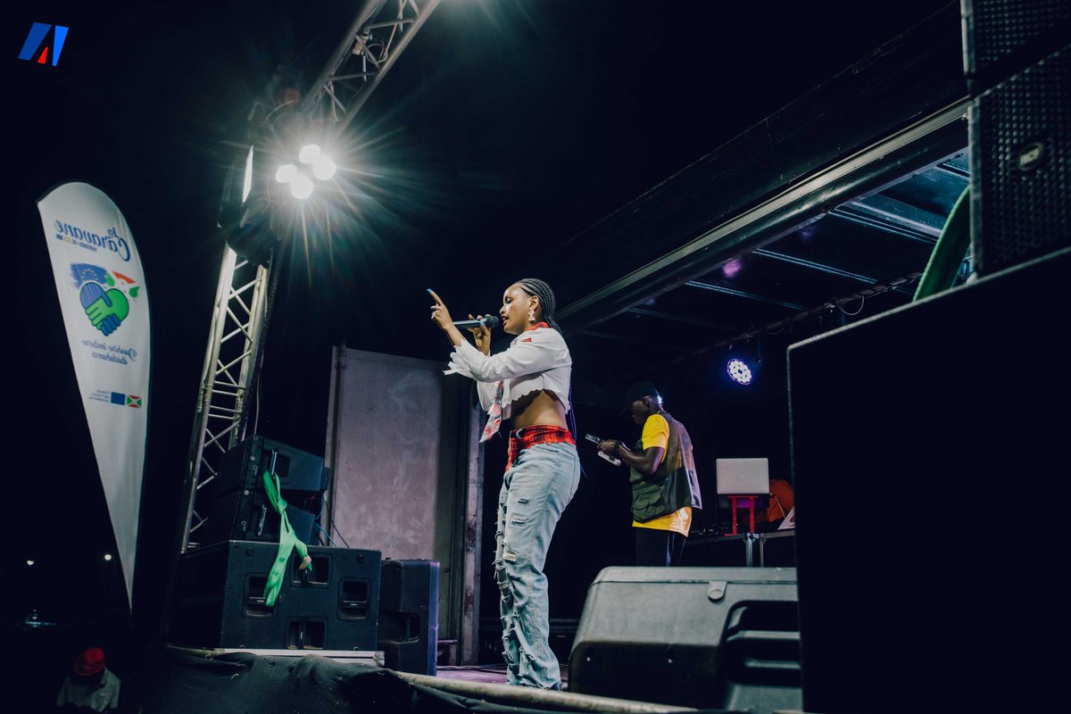 UEauBurundi's tweet photo. 1/Retour en images sur la dernière journée de la #CaravaneBurundiUE qui s'est clôturée à @MairieBuja à #Kanyosha avec un concert. Plus de 3000 personnes étaient présentes pour applaudir @AAmagaba, @gapilvania, @DramaT17 et @satb257 qui nous accompagné durant 5 jours https://t.co/yslSHZF720