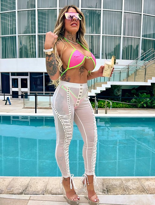 XbunnyXkissesX | Inked MILF’s pics and videos