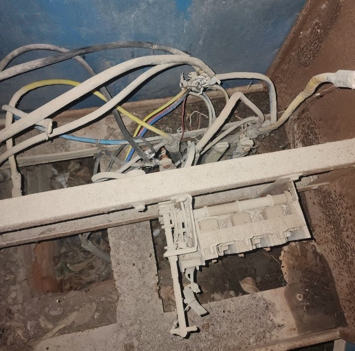 dsinghkr's tweet photo. @npclgrnoida @CMOfficeUP  complaint raised more than an hour and half back, 10 individual homes sigma 2 suffering power failure. See the infra structure. https://t.co/zwkifmqw29