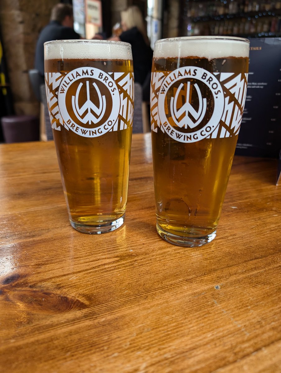 maryrobb499's tweet photo. Since I'm out in the big smoke it would be rude not too. Lovely joker in The Brass Monkey. @Williamsbrewery https://t.co/6c69KcExLG