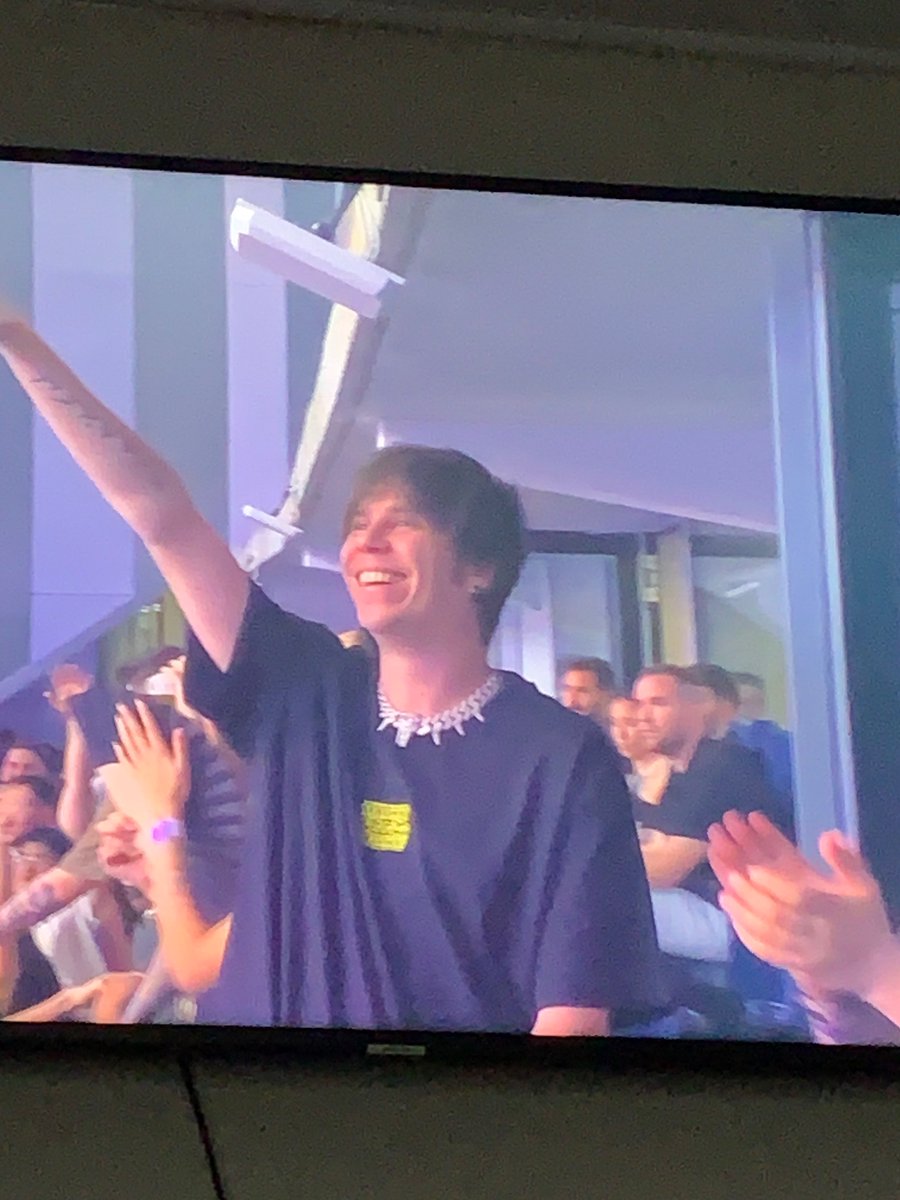 andressssitoou's tweet photo. soy el rubius viendo el show del paulo londra #LaVeladaDelAñoIV https://t.co/ryuLIh7Gw6