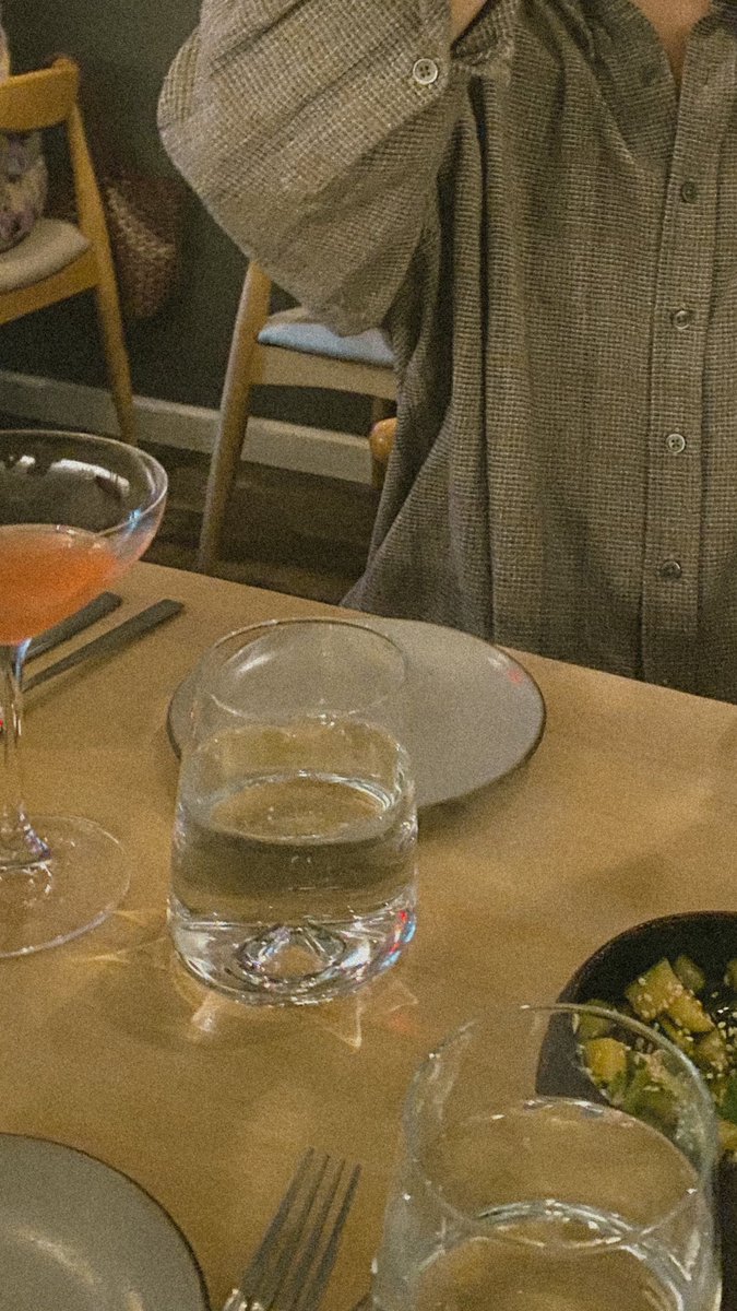 ashleyjliao's tweet photo. phone eats first ! 
📍the red paperclip nyc https://t.co/JCWSQ3syj0