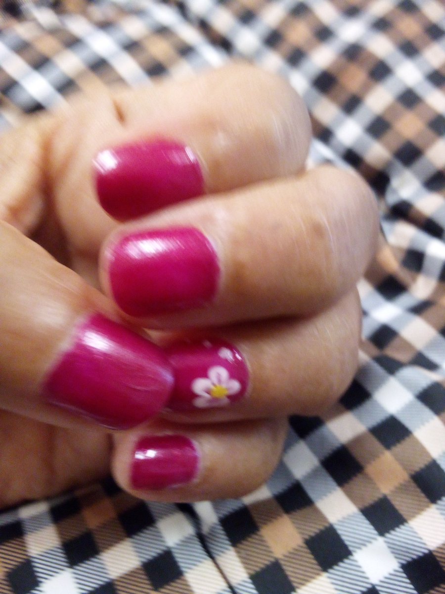 JLic20's tweet photo. a little nurse slipped in the middle of the night, to do my nails, w pretty flowers. #JoeBiden2024 https://t.co/imtgbRLZzq
