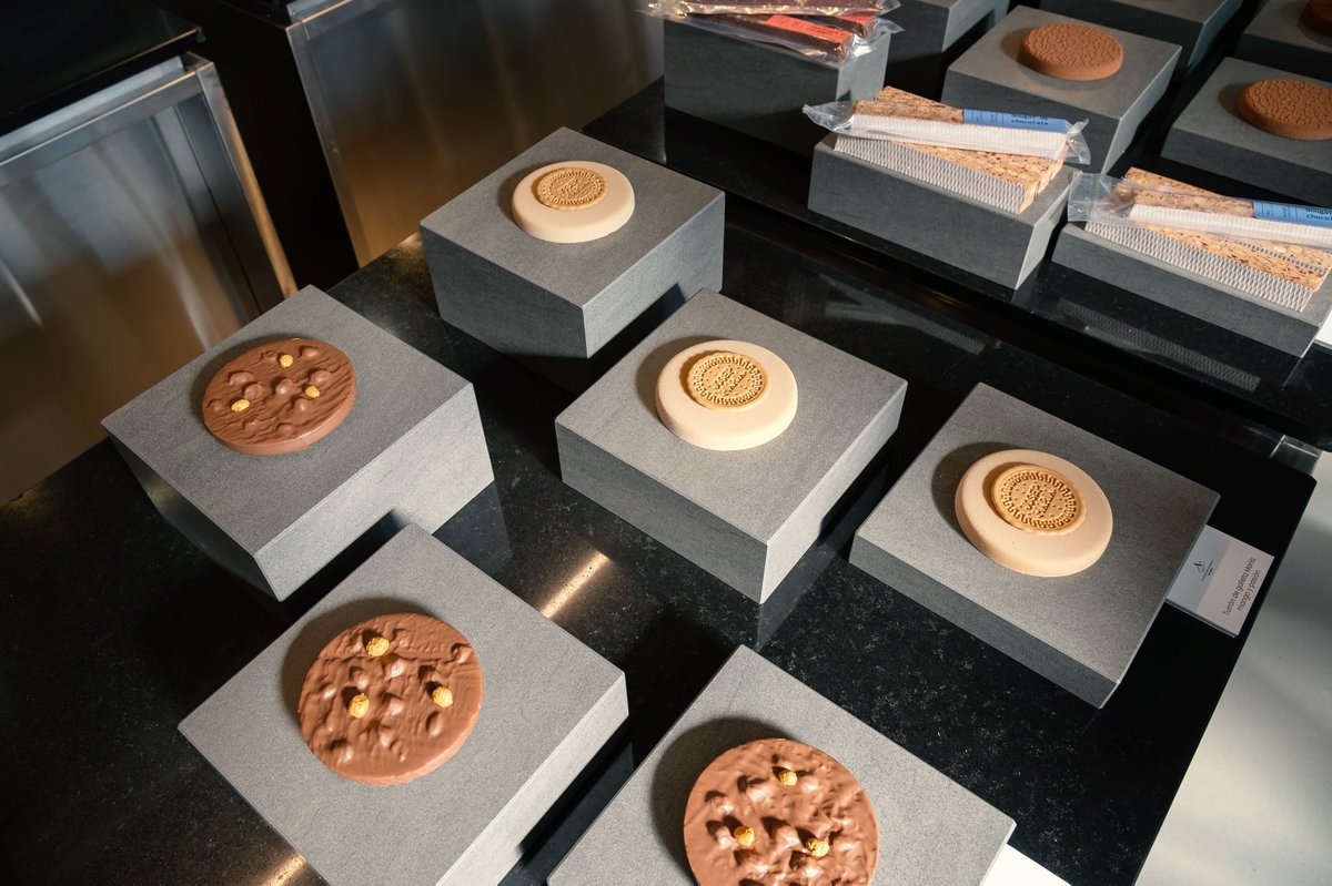 Explora el mundo de los turrones con el maestro Josep Maria Ribé. Del 7 al 9 de octubre, aprende técnicas tradicionales y modernas para elaborar este dulce navideño. ¡No te lo pierdas! 🎄✨chocolate-academy.com/es-ES/formacio…