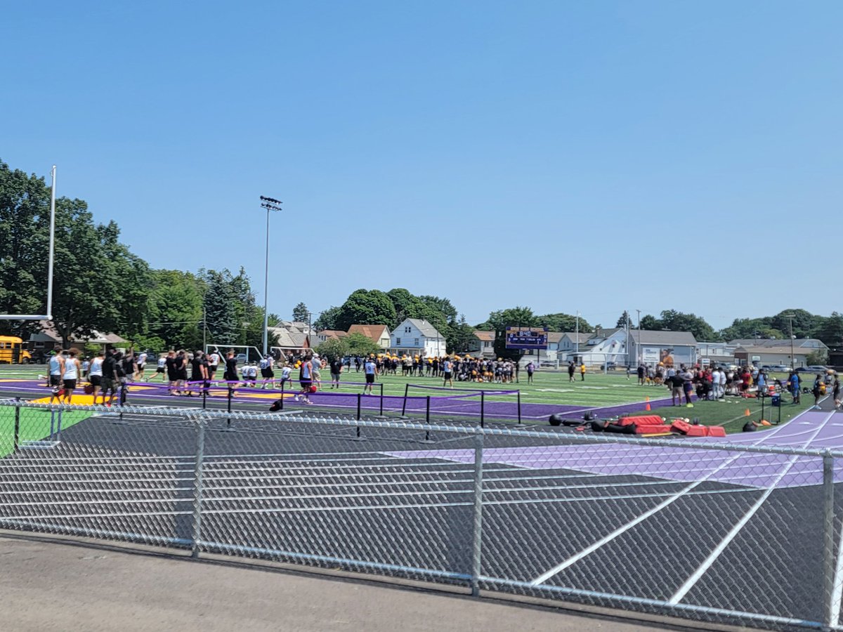 Ehs_FBboosters's tweet photo. 3rd annual erie royals 7v7 tournament/ Fred Belitnikoff Challenge.  Happening now at Fred Belitnikoff field https://t.co/SymVkmnAlG