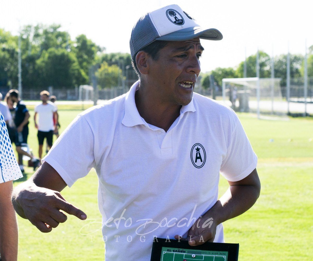 SE FUE EL RATA
En el día de ayer, de común acuerdo, se resolvió dar por finalizado el segundo ciclo de César Rodríguez al frente del equipo del Barrio Los Naranjos.
Desde ya, le deseamos al "Rata" la mejor de las suertes en todo lo que emprenda