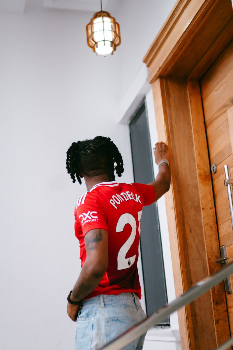 Joeboy's tweet photo. Big love to the best club in the world for the new jersey. 

We are winning the league next season. Let’s go!!! 

GGMU https://t.co/vRWoA2OZKI