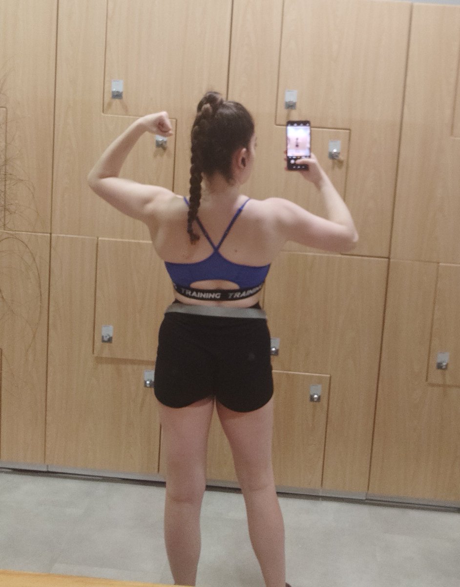Ramunerd's tweet photo. Hola qué tal, llevo muchos meses sin hacer un solo dibujo ni pasarme por aquí pero hay una explicación: me metí al gimnasio. Buenas tardes. https://t.co/Tq8bqnOdOF