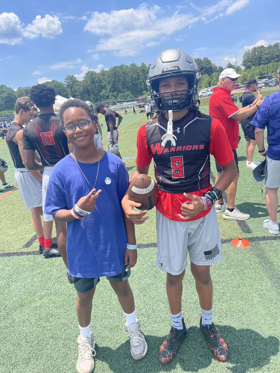 Deuce✌🏽⚡️ (@deuce2perry) on Twitter photo Caught up with my big bro <a href="/JahariNation/">Jahari Nation</a> and saw him throwing dots for <a href="/RecruitWarriors/">Thompson Recruiting</a> and he is just 12 yo at <a href="/gohustleup/">Hustle Up</a>. <a href="/PlayBookAthlete/">PLAYBOOK ATHLETE</a> <a href="/AL7AFootball/">Alabama7AFootball</a> <a href="/HallTechSports1/">Hall-Tech Sports</a> <a href="/PrepRedzoneAL/">Prep Redzone Alabama</a> <a href="/drew_toennies/">Drew Toennies</a> <a href="/TopPreps/">SPORTS NEWS, VIDEOS, GRAPHICS, EXPOSURE & MORE</a> #HustleUp Caught up with my big bro <a href="/JahariNation/">Jahari Nation</a> and saw him throwing dots for <a href="/RecruitWarriors/">Thompson Recruiting</a> and he is just 12 yo at <a href="/gohustleup/">Hustle Up</a>. <a href="/PlayBookAthlete/">PLAYBOOK ATHLETE</a> <a href="/AL7AFootball/">Alabama7AFootball</a> <a href="/HallTechSports1/">Hall-Tech Sports</a> <a href="/PrepRedzoneAL/">Prep Redzone Alabama</a> <a href="/drew_toennies/">Drew Toennies</a> <a href="/TopPreps/">SPORTS NEWS, VIDEOS, GRAPHICS, EXPOSURE & MORE</a> #HustleUp