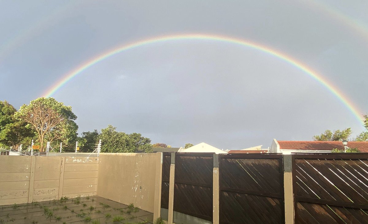 c9ewendy's tweet photo. Outside my back door an hour ago. Let’s go Springboks 🇿🇦🏉🇿🇦 #Springboks #SAIRE https://t.co/9lzxiTNbjK