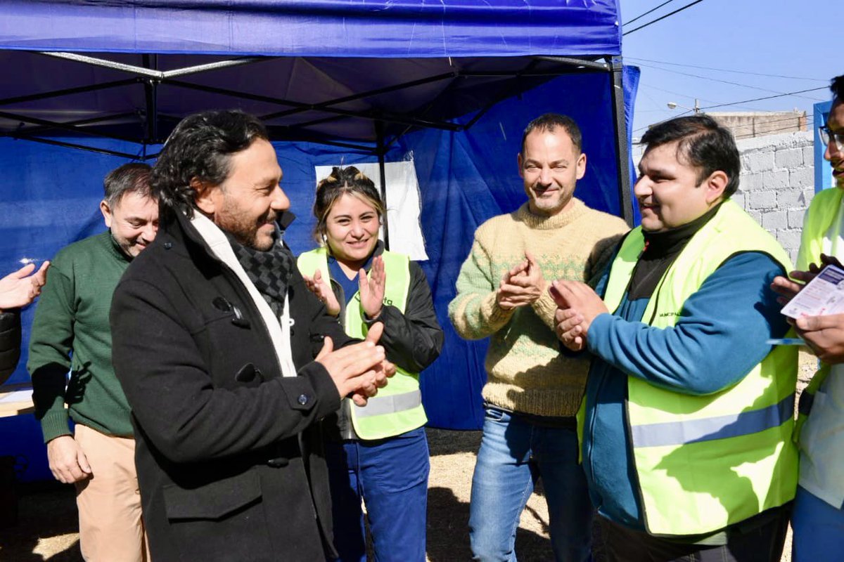 Esta mañana estuvimos en Villa Mitre junto al intendente <a href="/jmedurand/">Emiliano Durand</a> y saludamos a los trabajadores y vecinos en las diferentes prestaciones que brinda la Municipalidad para la Ciudad 🙌🏻

➡️ El objetivo es que los vecinos de la zona puedan realizar sus trámites de manera ágil y