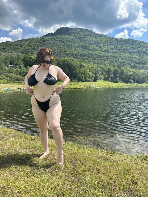 Oh I said ⏳ like omg can we get a little commotion for the curves https://t.co/RSeN7hopKH