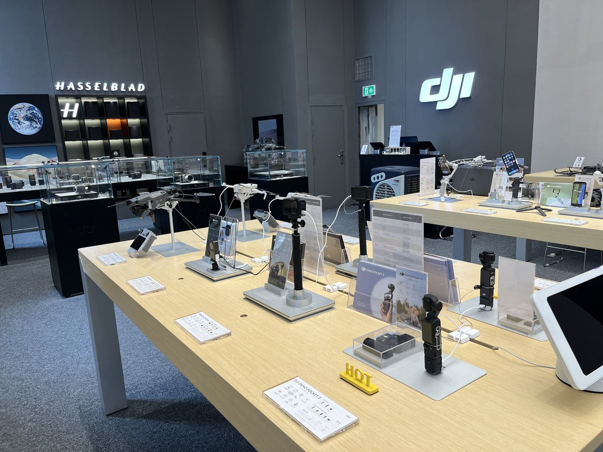 fly_byguy's tweet photo. I paid a visit to the @DJIGlobal @Hasselblad store in London. 
No Enterprise drones or accessories, but a nice store nonetheless. 
@DroneXL1 https://t.co/uuKhItfDin