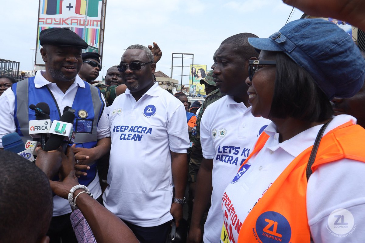 ZoomlionLtd's tweet photo. Ga Mantse Nii Tackie Teiko Tsuru II, leads the clean-up efforts dubbed ‘Clean to Celebrate’, inspecting the first phase of our cleaned communities, including Ga Mashie, Mantse Agbona, Circle enclave, Agbogbloshie, Rawlings Park, CMB, Makola, and more.
#Zoomlion #HomowoCleanUp https://t.co/22DgQRukEI