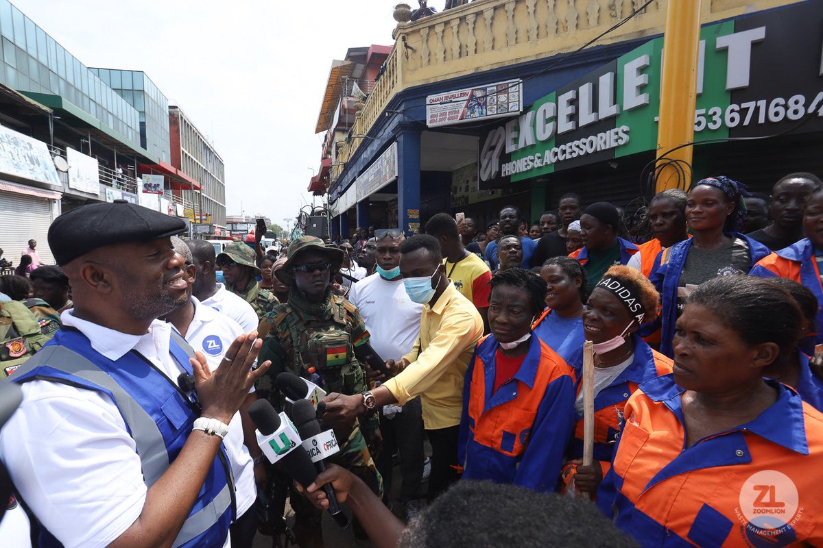 ZoomlionLtd's tweet photo. Ga Mantse Nii Tackie Teiko Tsuru II, leads the clean-up efforts dubbed ‘Clean to Celebrate’, inspecting the first phase of our cleaned communities, including Ga Mashie, Mantse Agbona, Circle enclave, Agbogbloshie, Rawlings Park, CMB, Makola, and more.
#Zoomlion #HomowoCleanUp https://t.co/22DgQRukEI