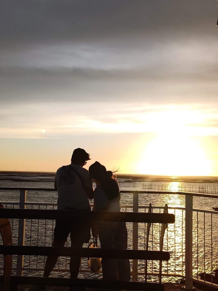 等不起的人就不要等了，你的癡情感動不了一個不愛你的人。傷害你的，不是對方的絕情，而是你心存幻想的堅持。
有時候，放手，是對你自己最好的決定。
#EMO
#自己一個人
#致我自己