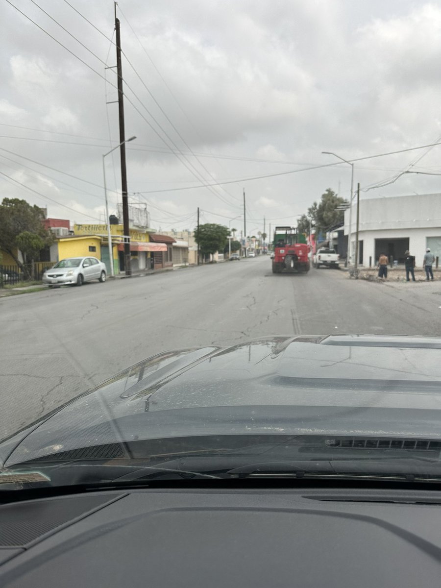 ManoloHamdan's tweet photo. Calzada Abastos. Que vergüenza de condiciones tenemos en nuestras Calles. Ni una sola linea pintada, mucho menos zebras peatonales ni señalamientos en los pavimentos. @MunicipioTRC #SIMV https://t.co/IvVsYV1J92