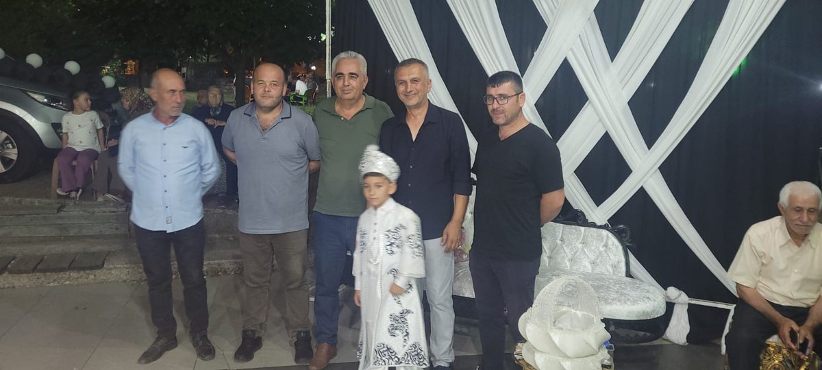 Yenice Orman İşletme Müdürlüğü emrinde çalışan üyemiz Nevzat CEYLAN'ın oğlunun sünnet düğününe, İşyeri Baştemsilcimiz Mehmet Akif DALAK ve geçmiş dönem Temsilcimiz Özcan BAYIR ile birlikte katılım sağladık. Hayırlı olsun, Rabbim damatlığını da göstersin inşaallah.