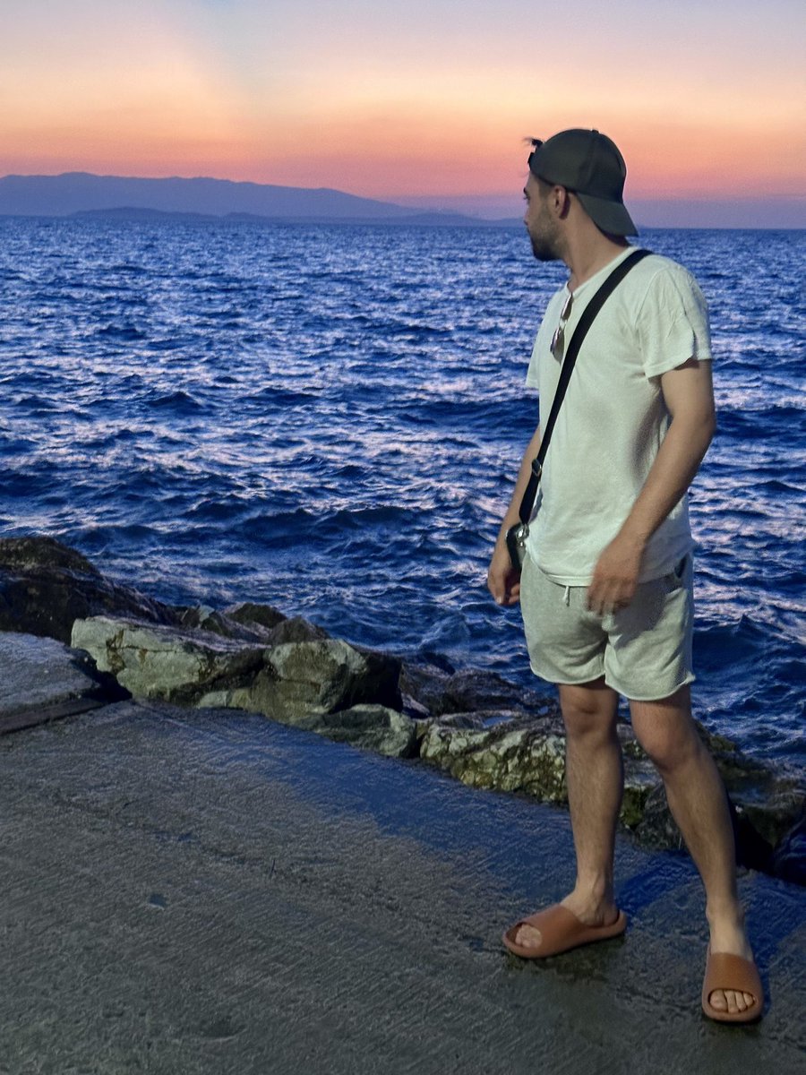 Maltepe… Sanırım benim kahramanım. Gurur duyduğum bu karakterimin ve hayata bakış açımın şekillenmesinde en büyük rol sahibi yuvam. 12 yıl önce bende bu kadar güzel bir etki bırakacak bir yere girdiğimden habersizmişim. Havası bile bana içimdeki gücü hatırlatmaya yetti. 🫡