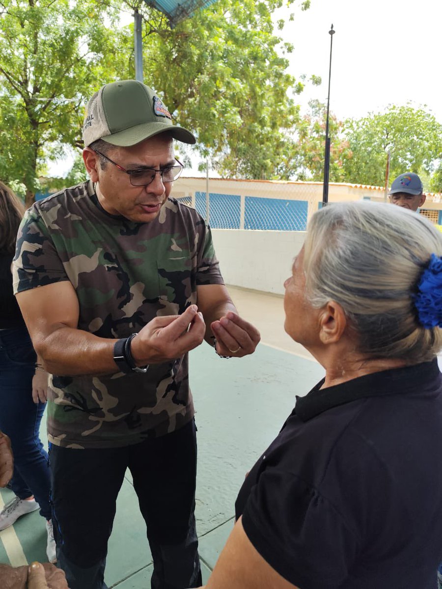 #Zulia continuamos comunidad por comunidad en las jornadas más amorosas,  nuestra Atención CLAP especial a Los abuelos y Abuelas de la patria  , parroquia Manuel Dagnino , municipio Maracaibo, estado Zulia , Atención de 994 abuelos.