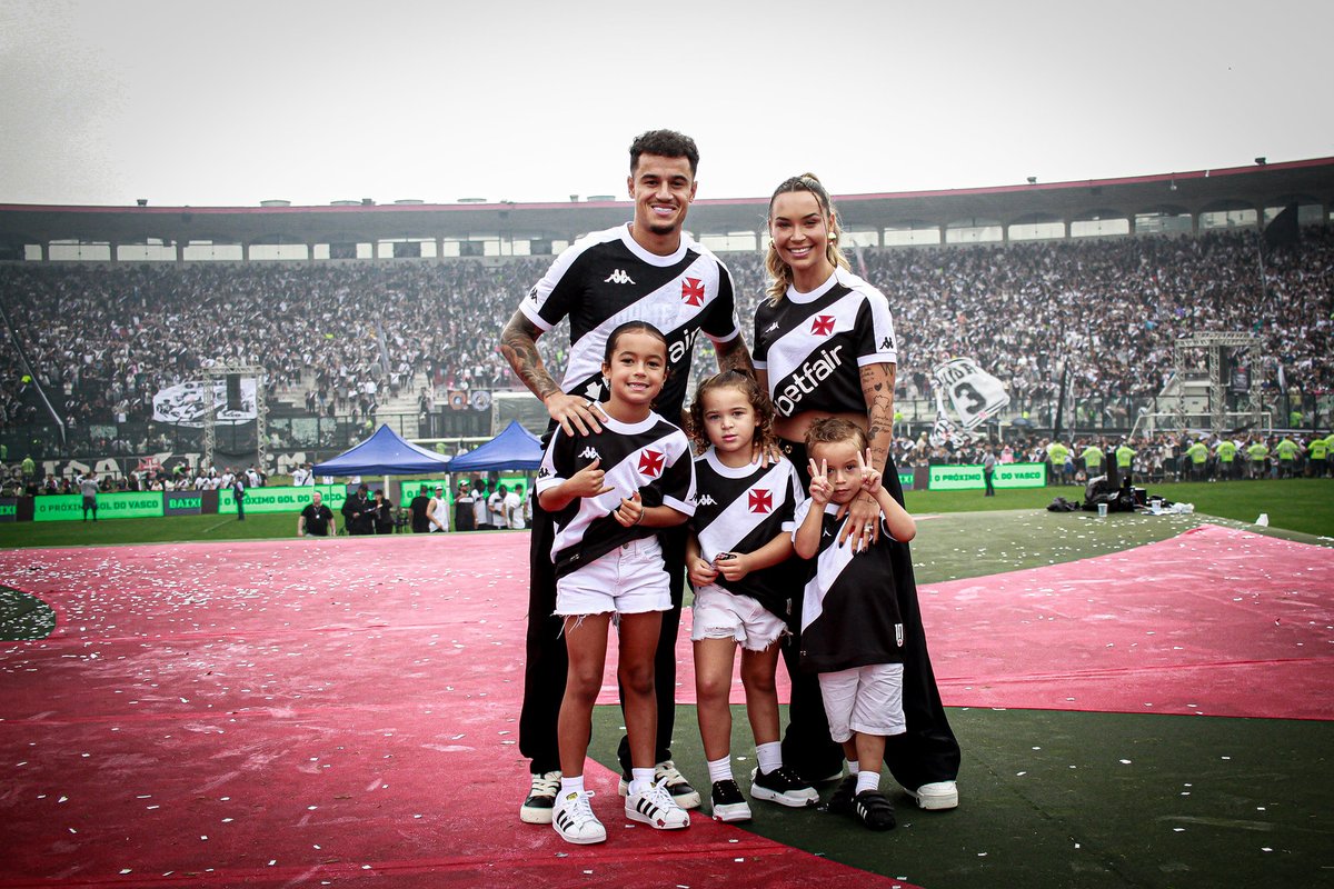 VascodaGama's tweet photo. E NO FINAL, MEU SONHO É IGUAL! 🎶❤️💢

Seja um @sociogigante! Utilize o cupom de desconto COUTINHO
➡️ https://t.co/BzJzLMH63H

📸: Matheus Lima | #VascoDaGama

#CoutinhoÉVasco https://t.co/4Y02TDQufS