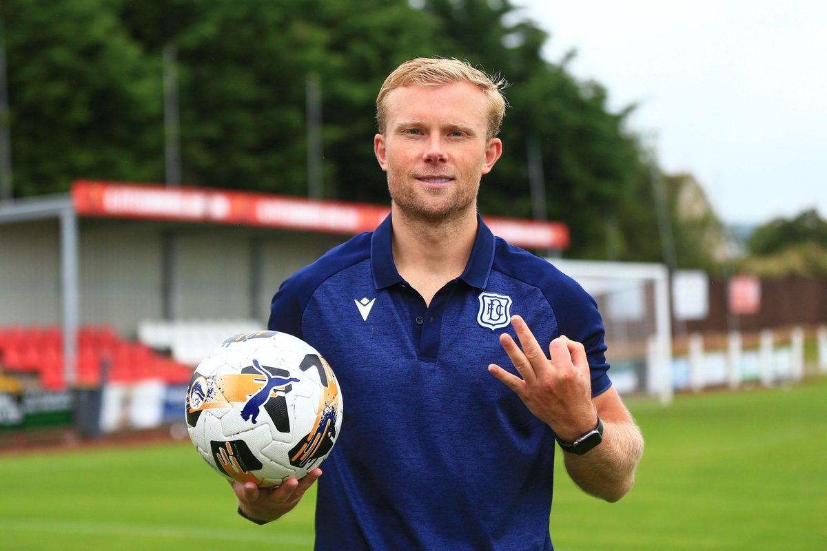 DundeeFC's tweet photo. Curtismania ⚽️⚽️⚽️

#Dundee1893 https://t.co/6cz9rs29O2