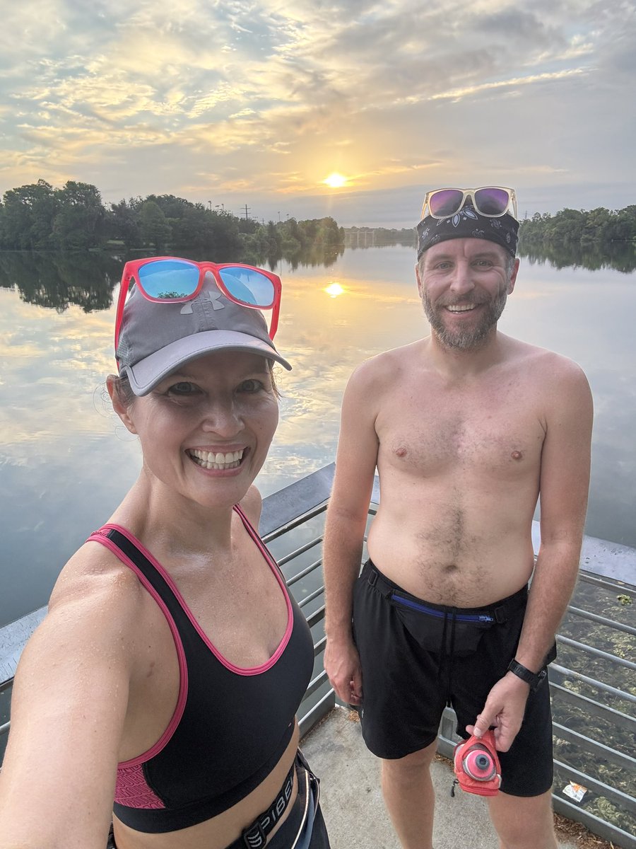 ChikageWeather's tweet photo. Sunrise 13.1 mile run with my friend William! Felt great weatherwise (not as hot, lots of clouds). Felt great fitness wise too! 🏃🏻‍♀️#runningmeteorologist #austinrunners  #running   #atxrunner #run #rundone https://t.co/hSHO4mQXjP