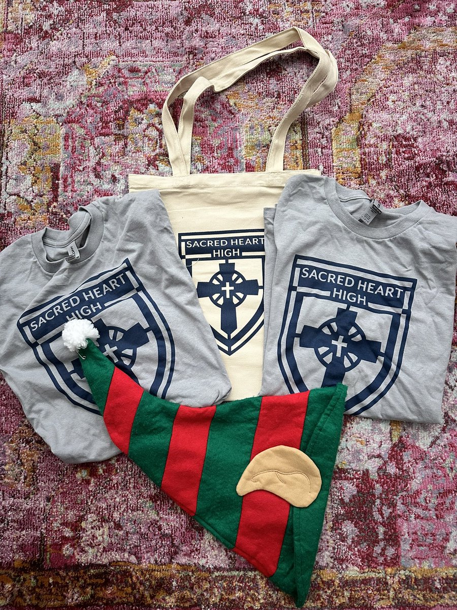 hey #walker fam! i have a giveaway for y’all! i am going to pick two winners! one winner will get a shirt and the bag and the other will get the hat and a shirt! 

to enter: retweet this and comment your fav walker gif! the shirts are sizes large and medium! 

ends: 7/20/24