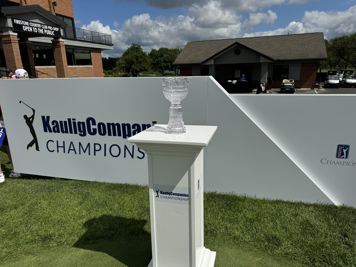 BobPapa_NFL's tweet photo. We are LIVE @GolfChannel Noon EDT rd 3 @KauligChamp. Winner this week earns spot ‘25 @THEPLAYERS. #Alker @stevestricker @jerrykelly13pga @TheBig_Easy @robertkarlsson @KennyPerryGolf @KJChoi_Golf @mikeweirsnp @GolfCabrera all in the hunt! #major #movingday @ChampionsTour https://t.co/VnNSEYUrx9