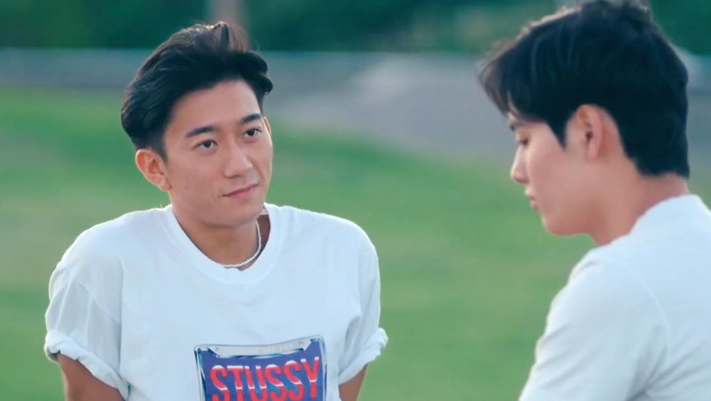shibafree2be's tweet photo. Dai is so frustrated 🤣 he just wants Shun for himself 7/24 but S is playing hard to get because of his bad past rs: Dai you have to work extra time to prove him that you are different 🙌 but the way he looks at him 🤩😍💫
#TheBoyfriendNetflix #DaiShun https://t.co/79WB5vkSFe