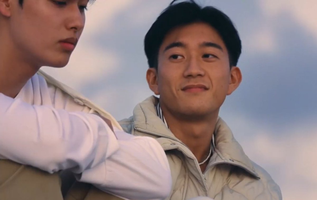 shibafree2be's tweet photo. Dai is so frustrated 🤣 he just wants Shun for himself 7/24 but S is playing hard to get because of his bad past rs: Dai you have to work extra time to prove him that you are different 🙌 but the way he looks at him 🤩😍💫
#TheBoyfriendNetflix #DaiShun https://t.co/79WB5vkSFe