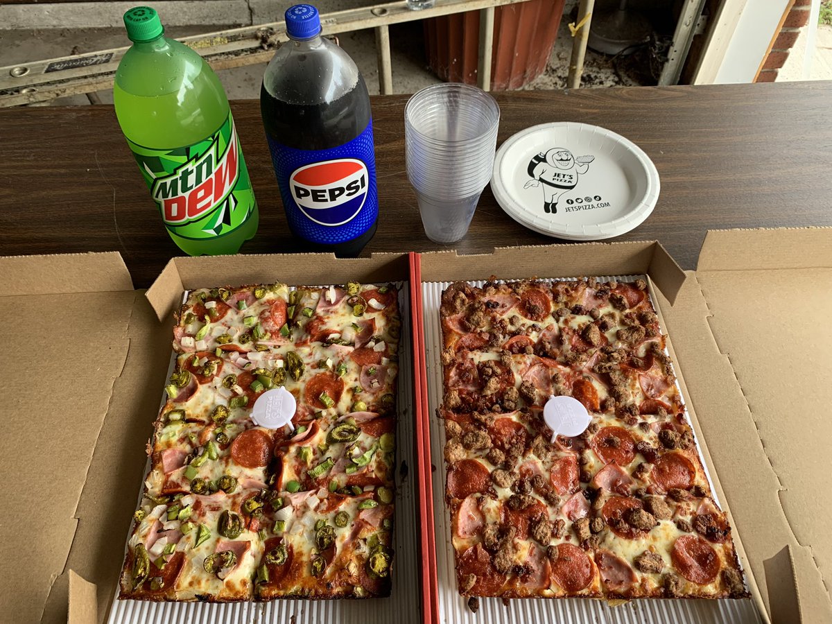 Charles271979's tweet photo. Digging a tap repair today #Plumbing #TapRepair 👨‍🔧🪠🧑‍🔧 @JetsPizza for the win today 🍕 had to pick up lunch for the guys #Plumbers https://t.co/8bVSPvLrDa