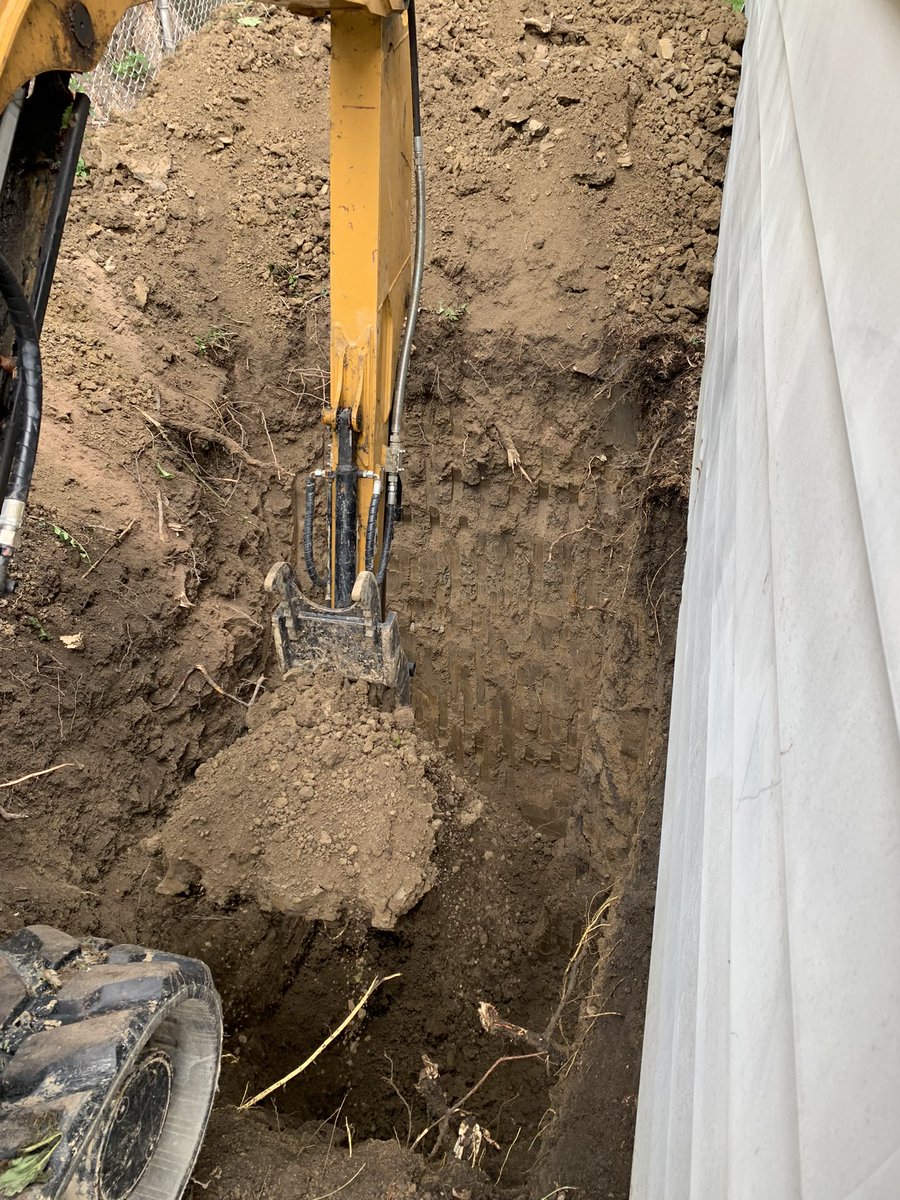 Charles271979's tweet photo. Digging a tap repair today #Plumbing #TapRepair 👨‍🔧🪠🧑‍🔧 @JetsPizza for the win today 🍕 had to pick up lunch for the guys #Plumbers https://t.co/8bVSPvLrDa