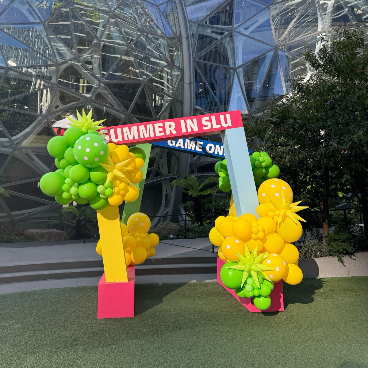 southlakeunion's tweet image. Summer in SLU kicks off this weekend🥇✨ Head to Day 1 Playfield &amp;amp; Van Vorst Plaza for epic games-themed photo ops and amazing chalk art. Don’t forget to tag us in your photos! bit.ly/3W5ME8H#Summer… #PhotoOp #SummerGames #SummerInSLUGameOn