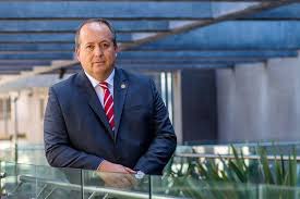 Los integrantes de las BANDAS de HERMOSILLA y ALCALDES parecen que tienen buenos amigos en el PODER JUDICIAL y la FISCALIA de otra manera no se explica que vamos en 12.840 horas y reciben puro cariño y atenciones de esas instituciones.