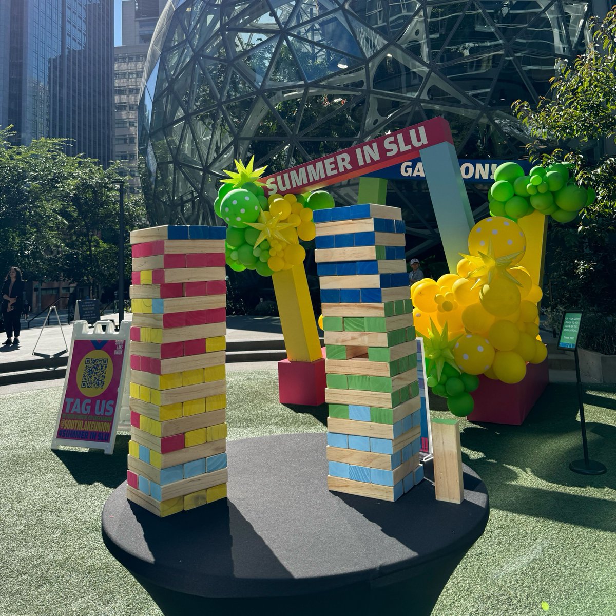 southlakeunion's tweet image. Summer in SLU kicks off this weekend🥇✨ Head to Day 1 Playfield &amp;amp; Van Vorst Plaza for epic games-themed photo ops and amazing chalk art. Don’t forget to tag us in your photos! bit.ly/3W5ME8H#Summer… #PhotoOp #SummerGames #SummerInSLUGameOn