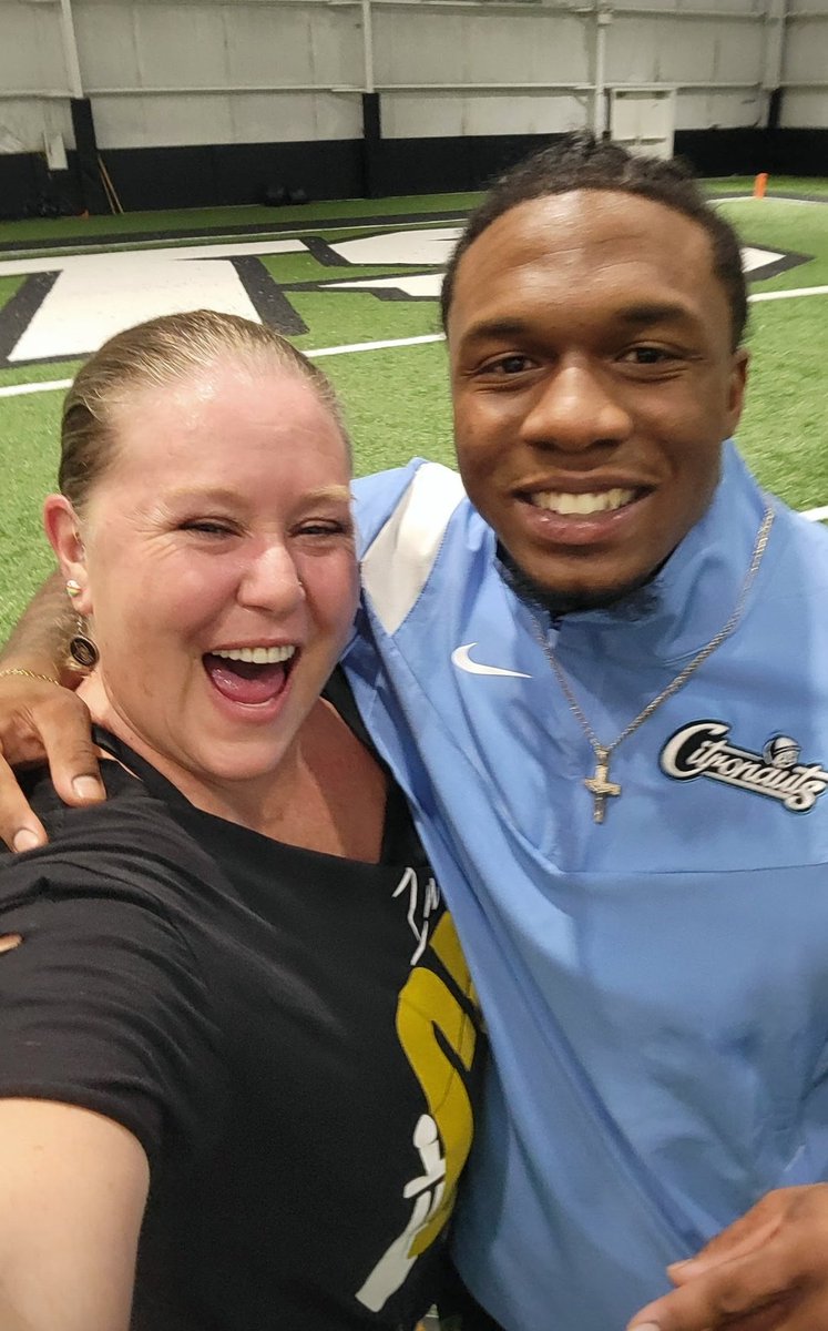 cozyinmyshell's tweet photo. You know you want to run drills with @rjharvey07 at #UCF #LadiesKnight With all that extra bulk he's put on this year you ladies are not going to want to miss this! π
https://t.co/U8umo6NRgb https://t.co/PBJtHGBMm3